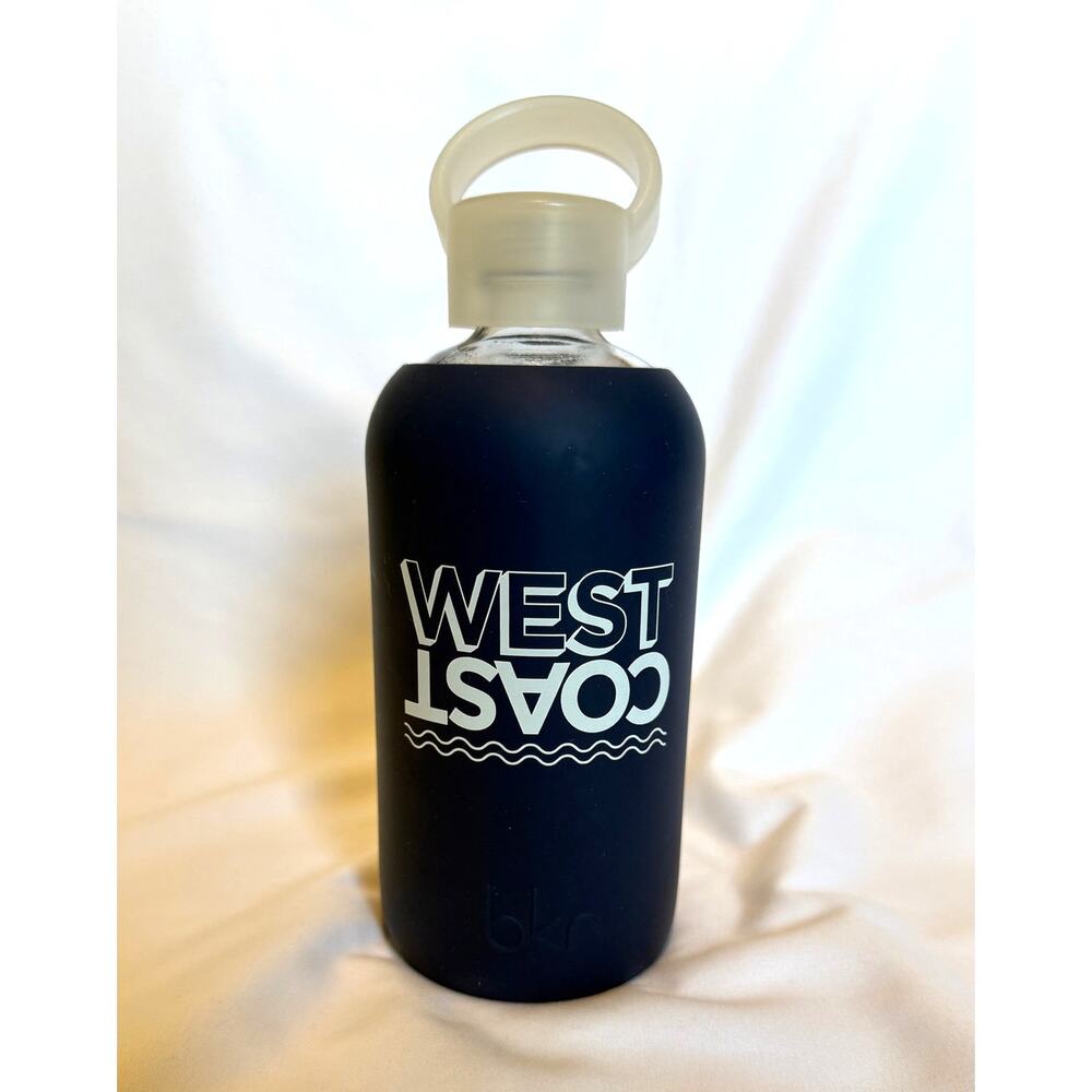 West Coast Fifth Ave Navy Blue bkr Glass Water Bottle Silicone sleeve 500ml/16oz